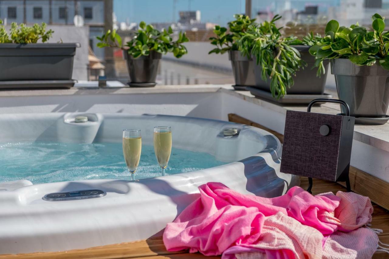 Penthouse, Jacuzzi, Garage For City Cars. Apartament